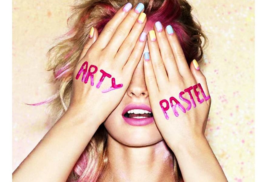 Wymień swoje stare produkty do makijażu na nowe, ultra trendy kosmetyki kolorowe