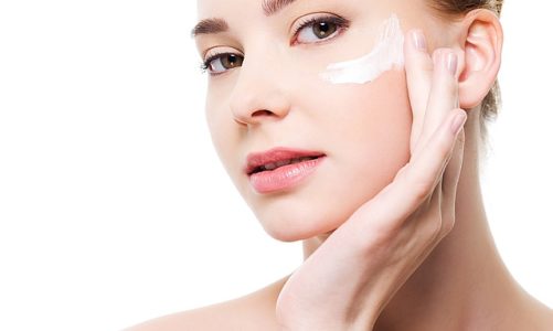 Krem, serum czy koncentrat? – jaka jest różnica między tymi kosmetykami i jak odpowiednio ich używać?