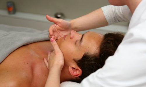 MężczyĹşni nie wstydzą się korzystać z klinik medycyny estetycznej