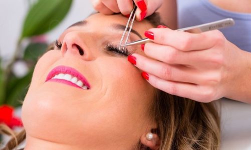 Jak odbudować rzęsy?