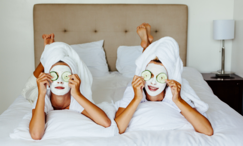 5 niezawodnych, urodowych trików, aby po przebudzeniu wyglądać doskonale