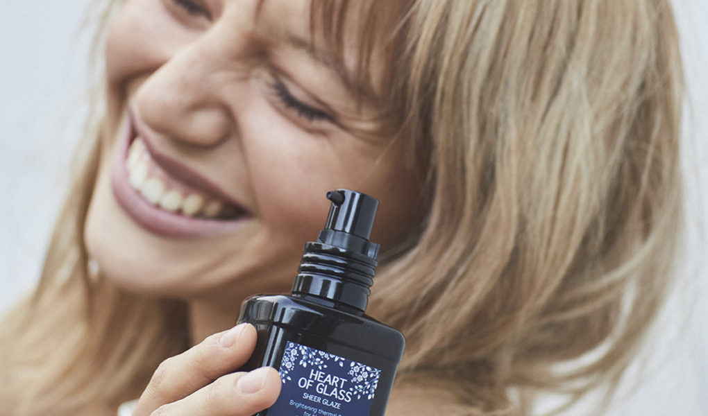 Davines-Heart-of-Glass-Model Filtry UV w kosmetykach do włosów? Dlaczego włosy potrzebują ochrony przeciwsłonecznej?