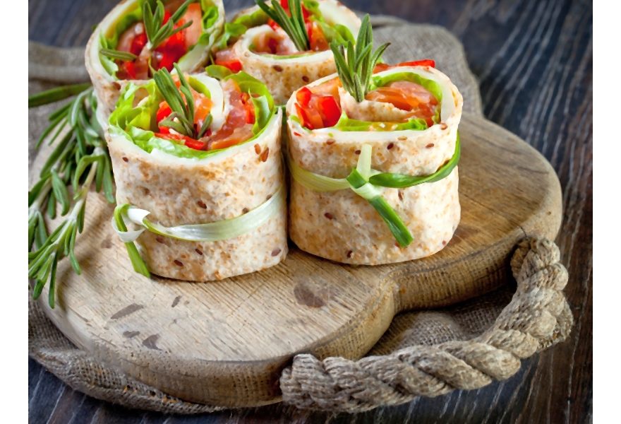 Przepis na karnawałowe przyjęcie: Ślimaczki z tortilli z sosem koperkowym