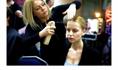 Fryzury do pokazu projektanta stylizuje TONI&GUY