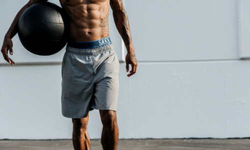 Kult brandowanej gumy – majtki to lifestyle