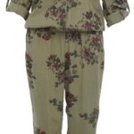 River_Island_SS13_048 Militarny, ostry charakter z wielkomiejskim luźnym stylem.