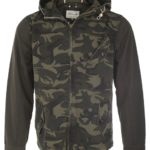 River_Island_SS13_riverisland_89158353101380 Militarny, ostry charakter z wielkomiejskim luźnym stylem.
