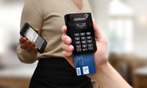 Jak nie wydać więcej płacąc kartą?