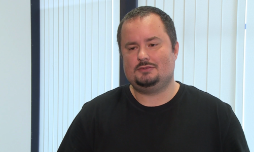 Przed wyjazdem na wakacje warto wyrobić Europejską Kartę Ubezpieczenia Zdrowotnego. Pozwala ona na dostęp do opieki medycznej w każdym kraju UE