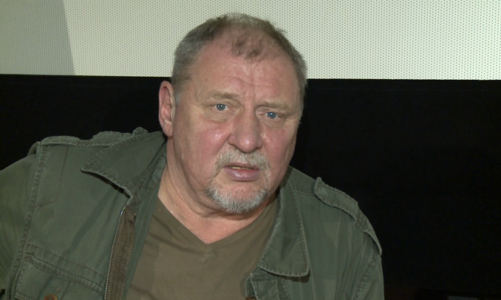 Andrzej Grabowski wraca na plan „Blondynki „. Z powodu operacji biodra będzie grał o kulach