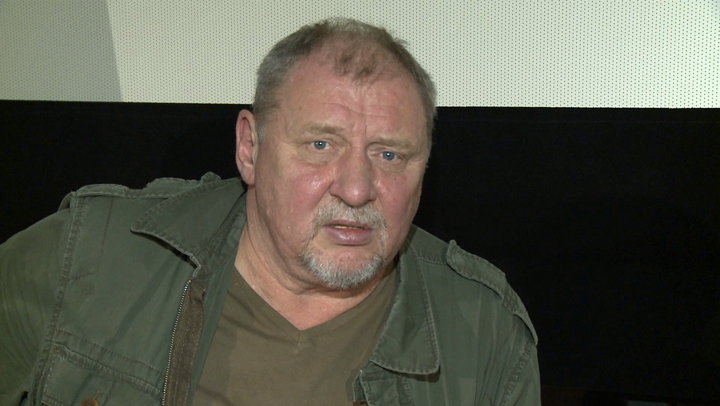 Andrzej Grabowski wraca na plan „Blondynki „. Z powodu operacji biodra będzie grał o kulach