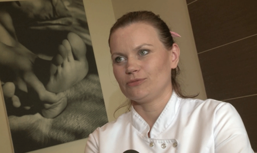 Kremy z dużą zawartością mocznika nawilżą przesuszoną przez wiatr, piasek i słońce skórę stóp