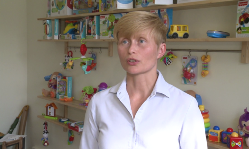 Zabawki edukacyjne spełnią swoją rolę tylko wtedy, kiedy dziecko będzie się nimi bawić z rodzicami