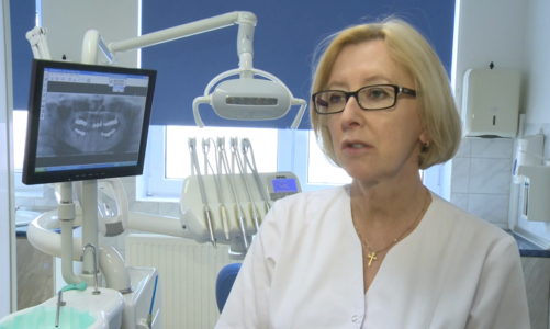 Nieleczone zapalenie dziąseł u kobiety ciężarnej może doprowadzić do poronienia