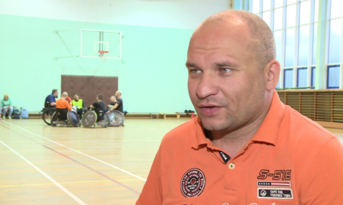 Rugby na wózkach to szansa dla osób niepełnosprawnych na odzyskanie wiary w siebie i pozbycie sięÂ kompleksów