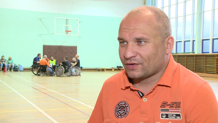 Rugby na wózkach to szansa dla osób niepełnosprawnych na odzyskanie wiary w siebie i pozbycie sięÂ kompleksów