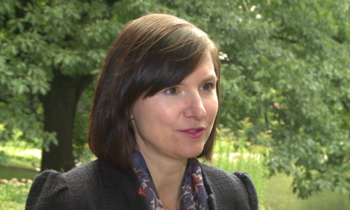 Regularne stosowanie balsamów nawilżających poprawi stan naszej skóry