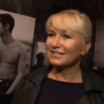 Moda na dżinsowe kurtki i spodnie przerobione według własnych upodobań