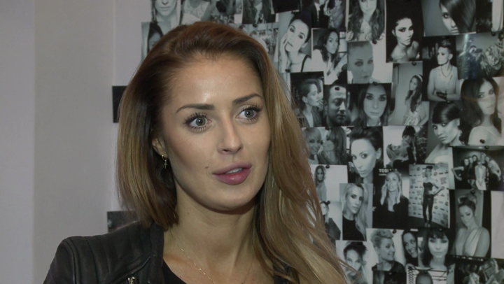 Do modelowania twarzy powinno się używać bronzera lub różu w odcieniu terakoty