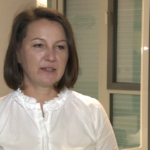 Całkowite usunięcie przebarwień jest możliwe dzięki terapii obejmującej zabiegi laserowe, peelingi chemiczne i mezoterapię igłową