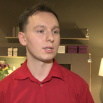 W tym sezonie we wnętrzach królują białe komody na wysoki połysk