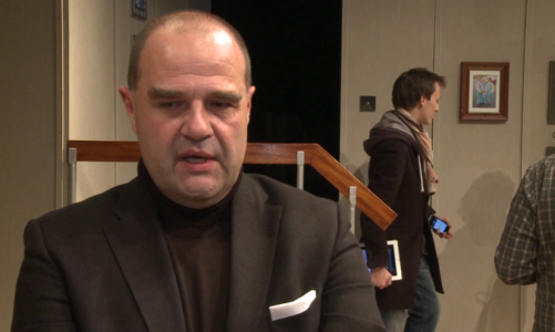 Cezary Ĺťak o podwójnej roli reżysera i aktora w spektaklu „Złodziej „: było bardzo twórczo, ale i ostro