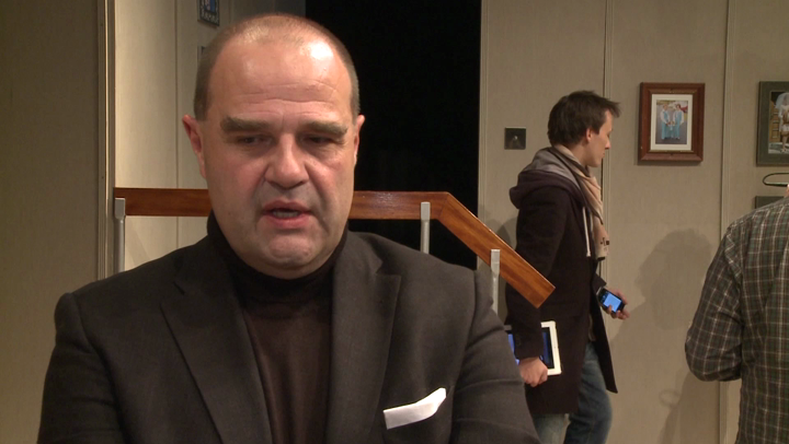 Cezary Ĺťak o podwójnej roli reżysera i aktora w spektaklu „Złodziej „: było bardzo twórczo, ale i ostro