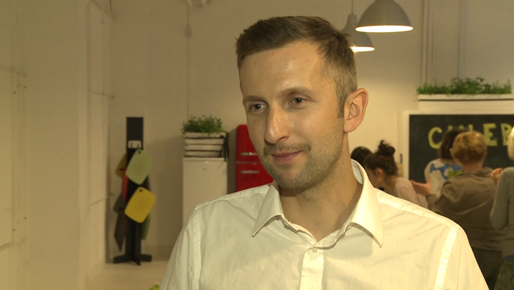 Piotr Kucharski – zwycięzca programu „Gotuj o wszystko ” – napisał książkę o rodzinnej tradycji pieczenia chleba