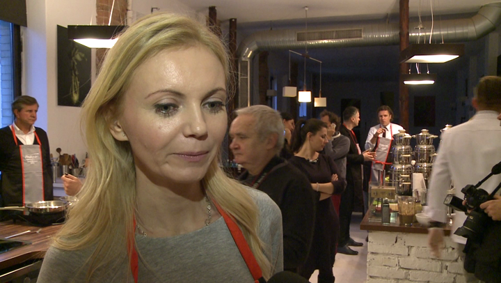 Olga Borys wcieliła się w postać Mrs. Robinson. Chciała pomóc początkującemu modelowi
