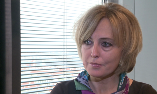 Konsumenci coraz częściej sprawdzają wiarygodność firm, m.in. deweloperów i biur podróży