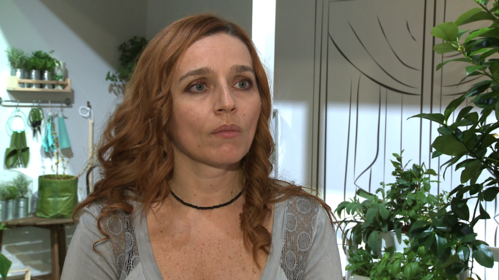Piękny balkon to nie tylko kwiaty. Przytulną atmosferą stworzą także oryginalne donice i kolorowe poduszki