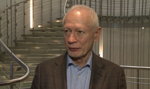 M. Boni: ograniczenie anonimowości komentujących oraz potępianie negatywnych wpisów mogą zmniejszyć poziom internetowego hejtingu