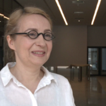 Większość Polaków chciałaby mieszkać w wolnostojącym domu średniej wielkości. Nie chcą wynajmować, tylko kupić na własność