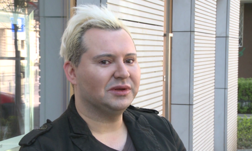 Michał Witkowski: w polskiej modzie chodzi tylko o to, by kremowe koktajlówy pokazały się na ściance