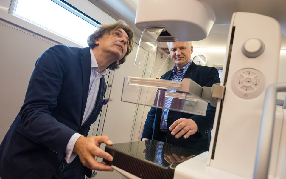 Mammografy cyfrowe dla placówek i mammobusów