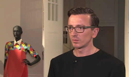 W letniej garderobie powinny dominować stroje z naturalnych tkanin i o luźnym kroju