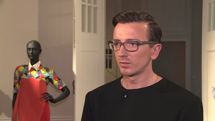W letniej garderobie powinny dominować stroje z naturalnych tkanin i o luźnym kroju