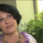 W pielęgnacji skóry najważniejsze jest ochrona przed słońcem i regularne nawilżanie. Najlepiej stosować kosmetyki z tej samej linii