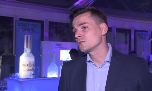 Polacy coraz częściej wybierają dobre jakościowo wódki z wyższej półki cenowej. Segment premium rośnie, choć cały rynek spada