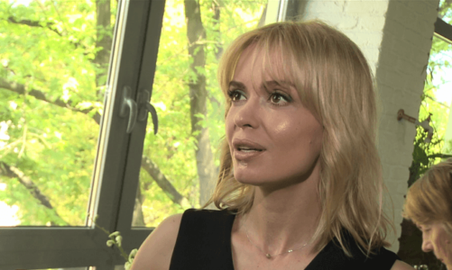 Ewelina Rydzyńska o modzie festiwalowej: żeby się wyróżnić, trzeba w ekstrawagancki sposób podkreślić własną osobowość i styl