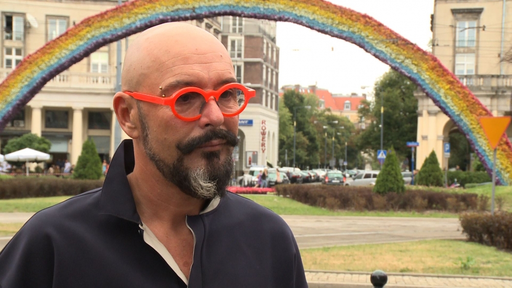 Od września Tomasz Jacyków rusza z nowym sezonem programu w Polsat CafĂŠ. Będzie też prowadził audycję w Radiu Kolor