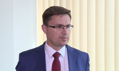 Mężczyźni wcześniej wpadają w zadłużenie. Przeciętny nierzetelny płatnik ma 47 lat, a jego zaległe zobowiązania wynoszą blisko 6 tys. zł