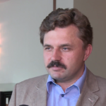 Polacy coraz chętniej kupują odzież w modowych dyskontach