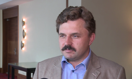 Polacy coraz chętniej kupują odzież w modowych dyskontach