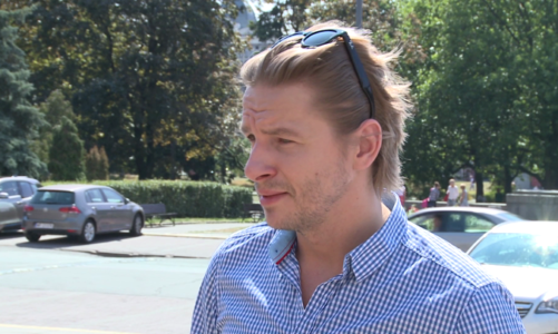 Adam Adamonis będzie pomagać kobietom, które padły ofiarą przemocy domowej