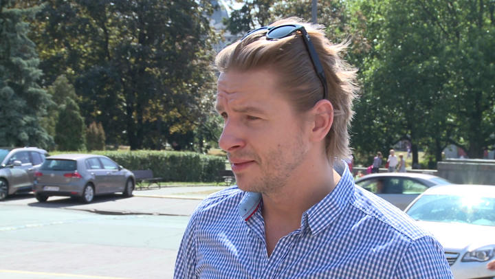 Adam Adamonis będzie pomagać kobietom, które padły ofiarą przemocy domowej