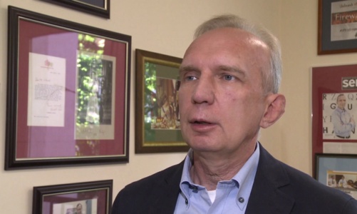 Trener językowy: gwiazdy chętnie uczą się języków obcych i zaskakują systematycznością, a politycy w większości są leniwi i szybko rezygnują z zajęć