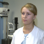 Na początku roku szkolnego warto zbadać wzrok dziecka. Bez sprawnej koordynacji wzrokowo-ruchowej pojawiają się problemy z nauką pisania i czytania