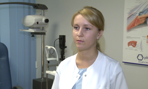 Na początku roku szkolnego warto zbadać wzrok dziecka. Bez sprawnej koordynacji wzrokowo-ruchowej pojawiają się problemy z nauką pisania i czytania