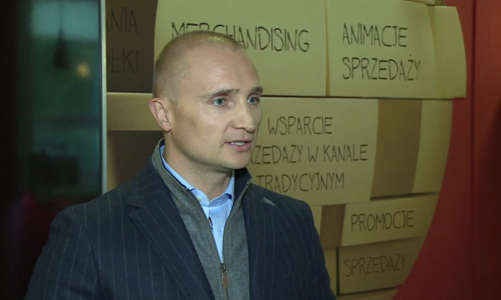 Sklepy przygotowują się do świątecznej sprzedaży. Skupiają się na odpowiedniej ekspozycji towaru